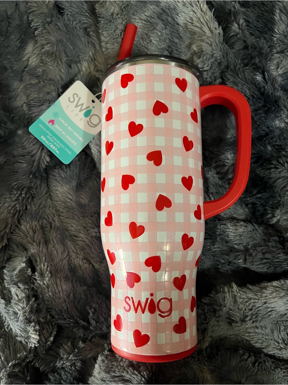 NWT 30oz swig red check heart